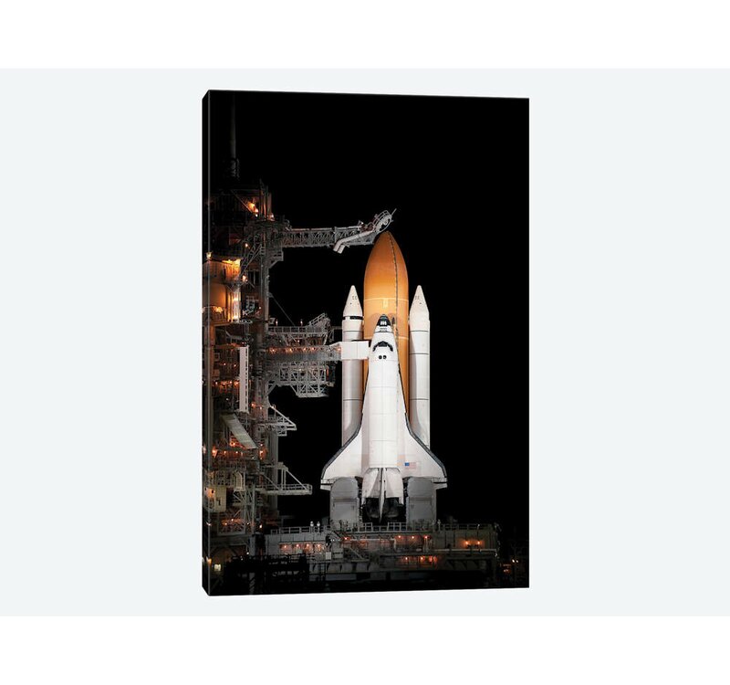 East Urban Home Space Shuttle Atlantis Sits Ready On Its Launch