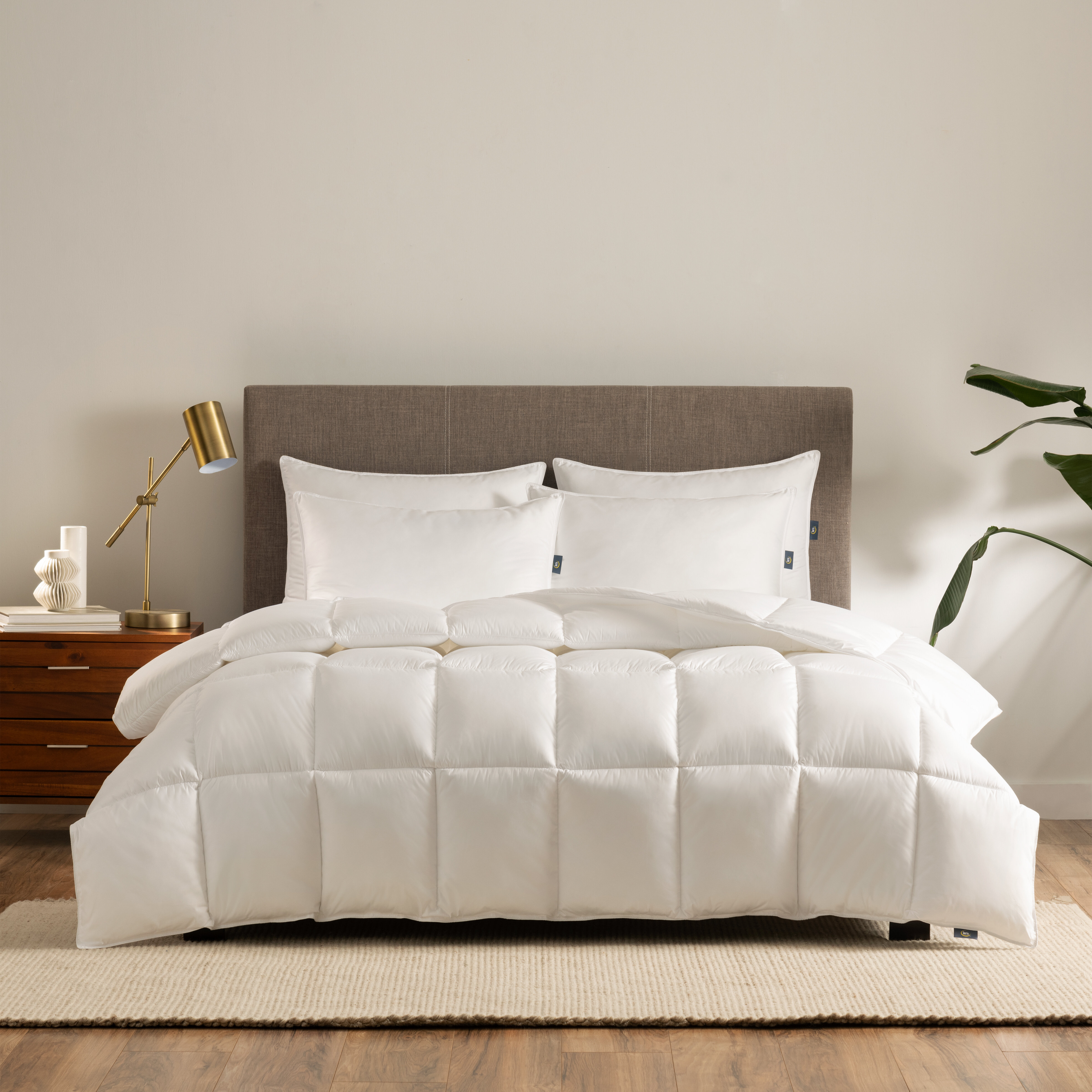 Hypoallergenic White, Twin Down Proof Lightweight Warmth-All Seasons Bedding Twin Comforter Down Alternative White Hotel Collection Reversible Duvet Insert with Corner Taps