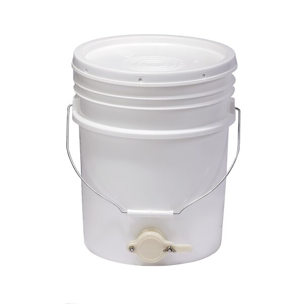 5 gallon plastic bucket with lid