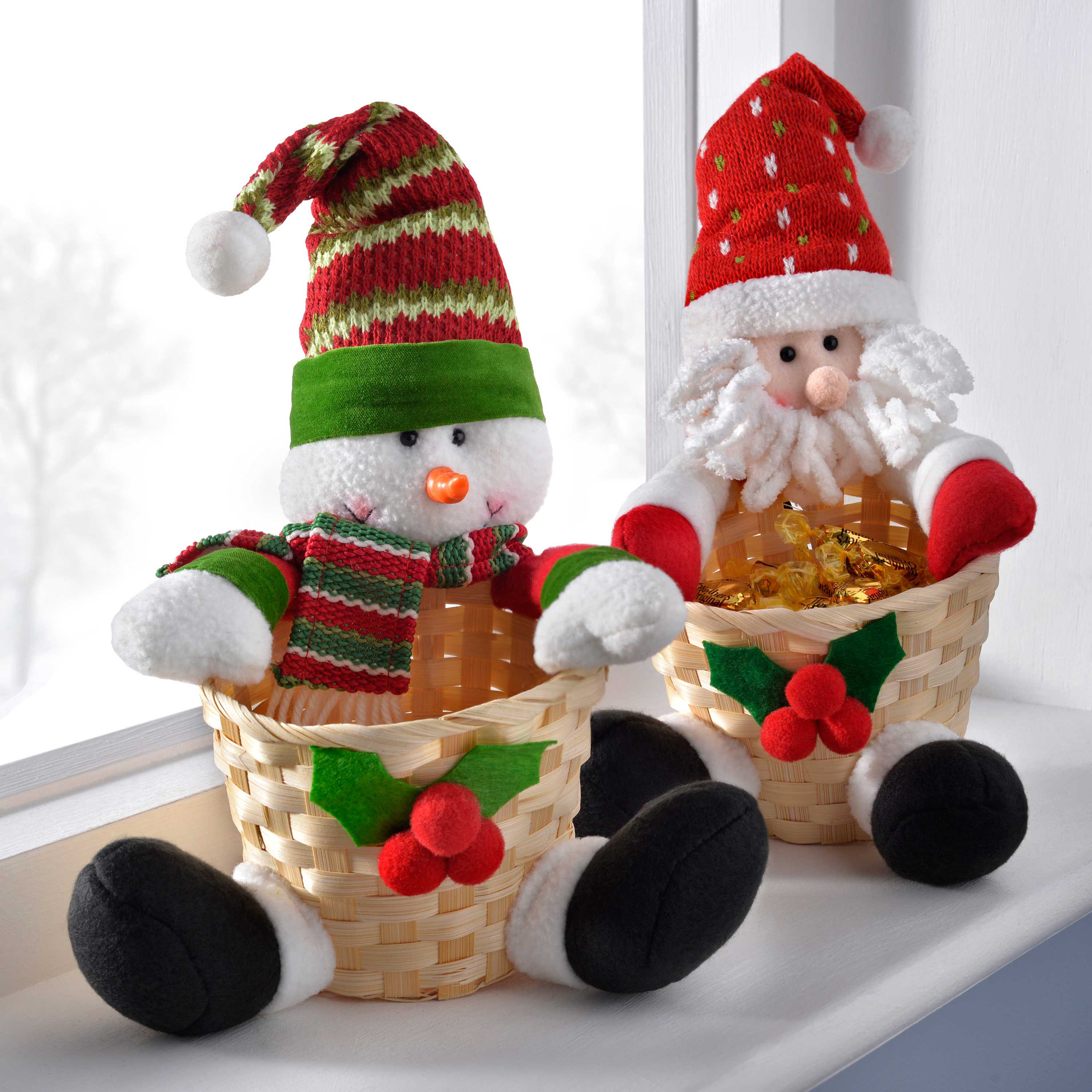 The Seasonal Aisle Snowman And Santa Basket Christmas Table