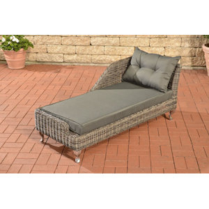 Sofa Kate mit Kissen von Home & Haus