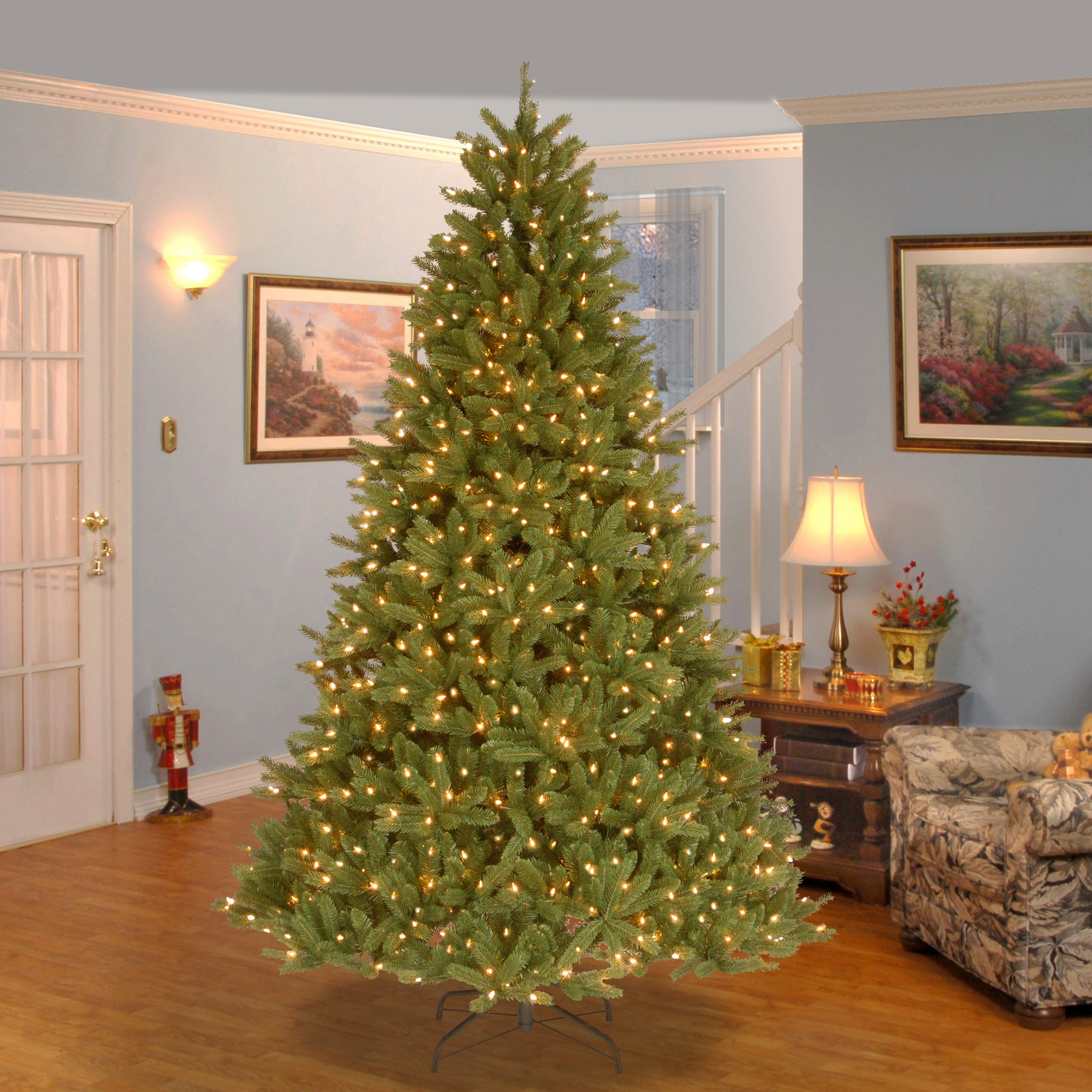 white lights on christmas tree