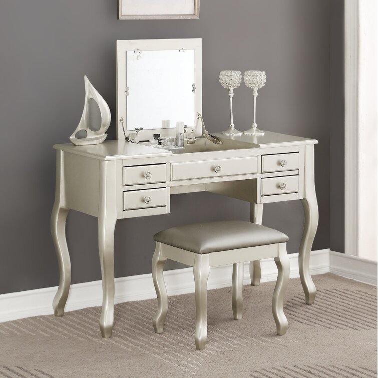 gwendolyn vanity set with mirror