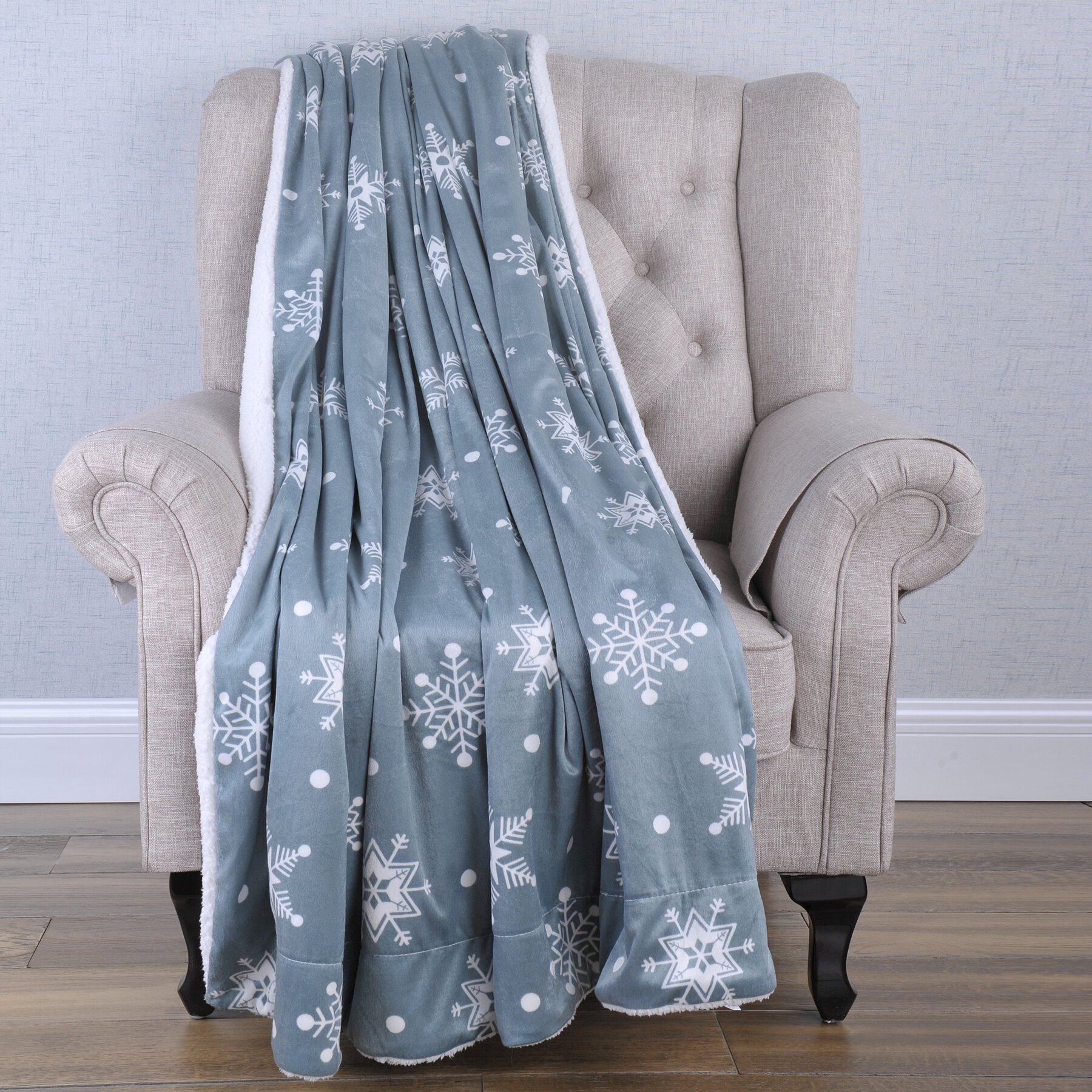 The Holiday Aisle Jiang Snowflake Blanket Reviews Wayfair