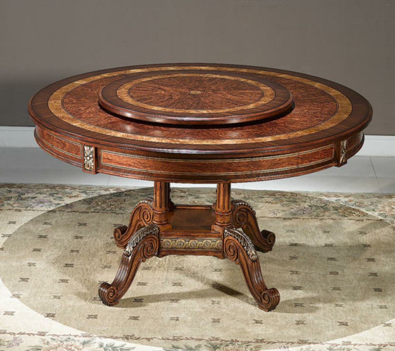 Круглый стол из красного дерева