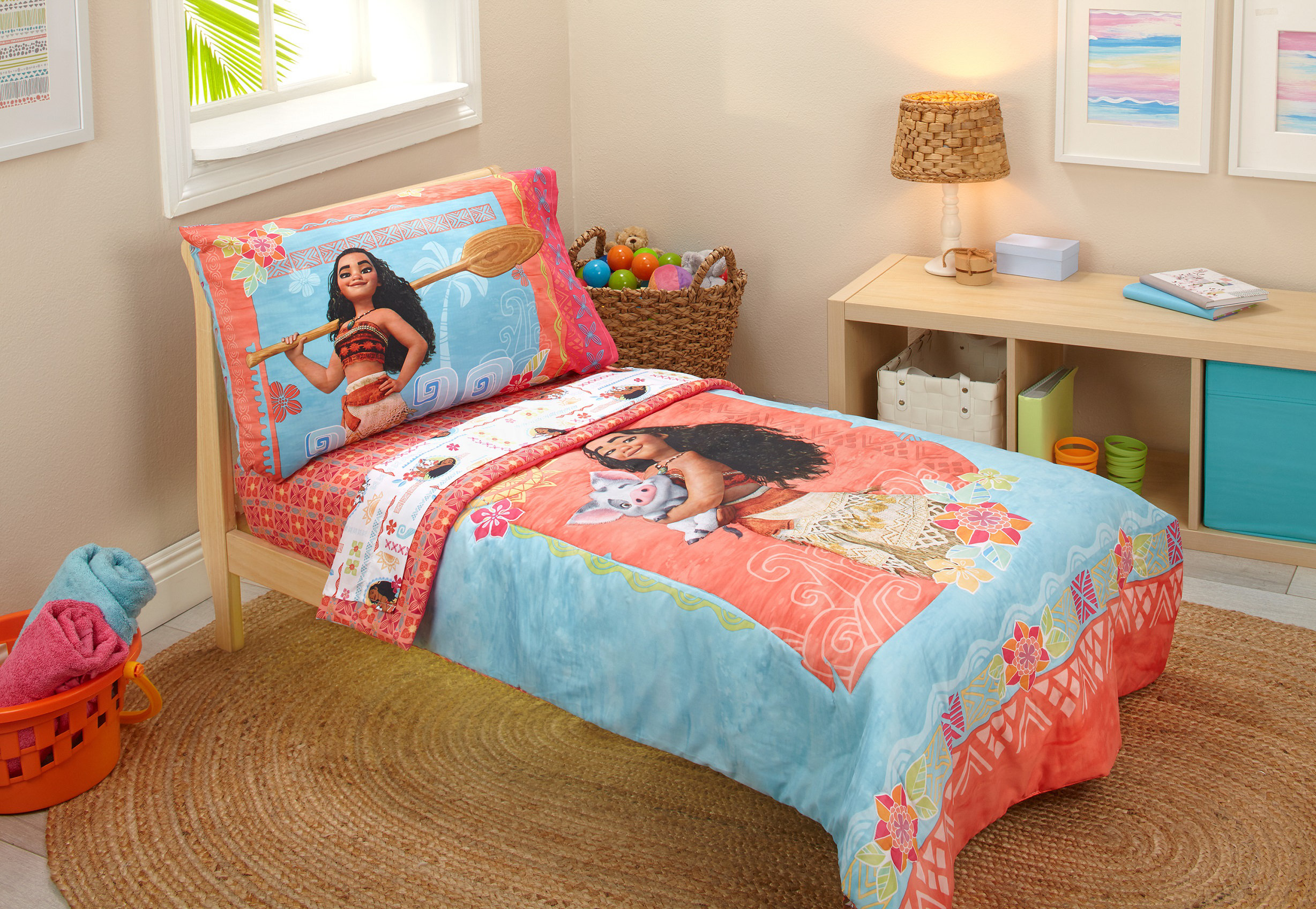 Disney Moana Reversible Twin/Full Polyester Multicolor Comforter For Girls