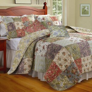 Bauer Reversible Quilt Set