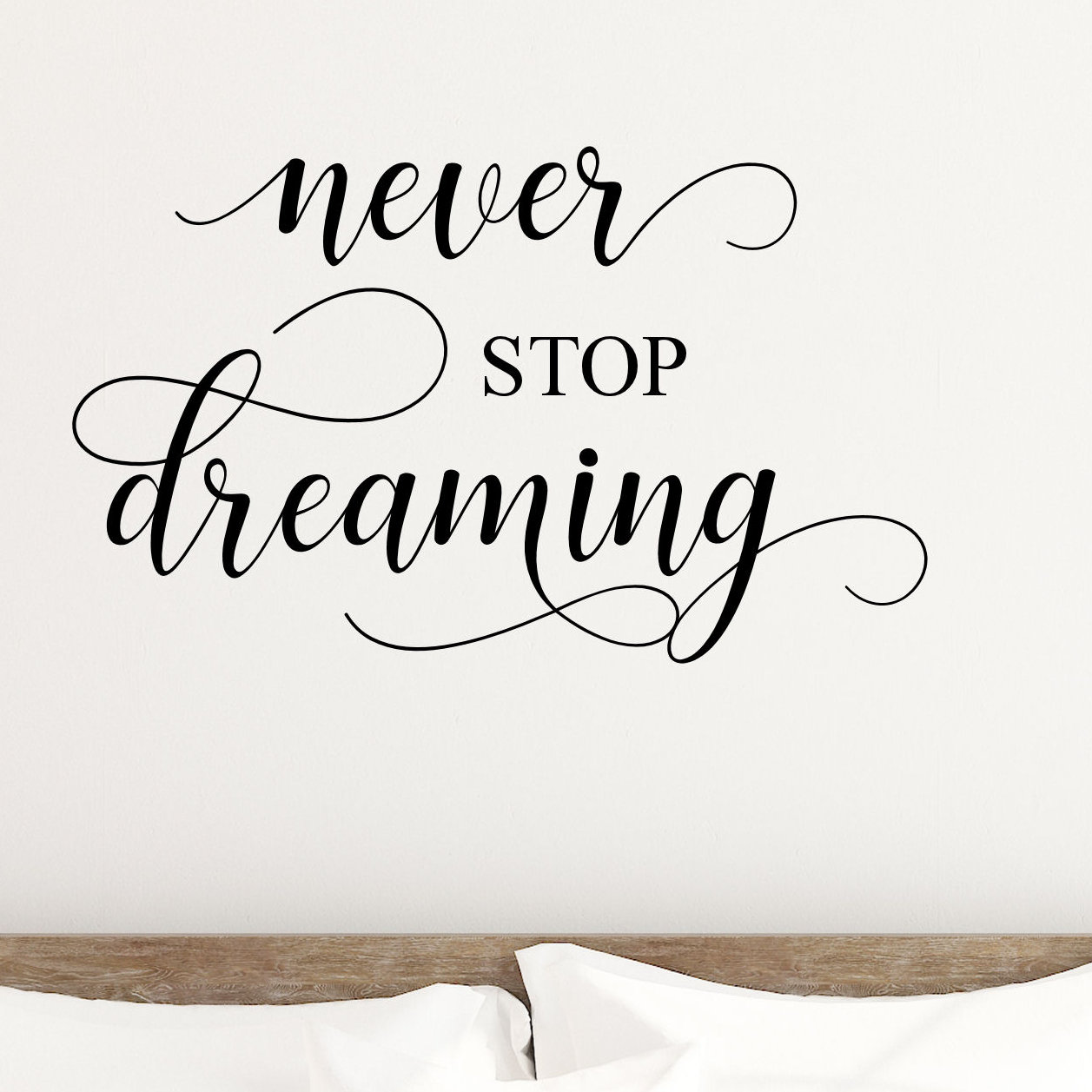 Dream перевод. Невер стоп дриминг. Never stop Dreaming надпись на стене. Never stop Dreaming картина. Never stop надпись.