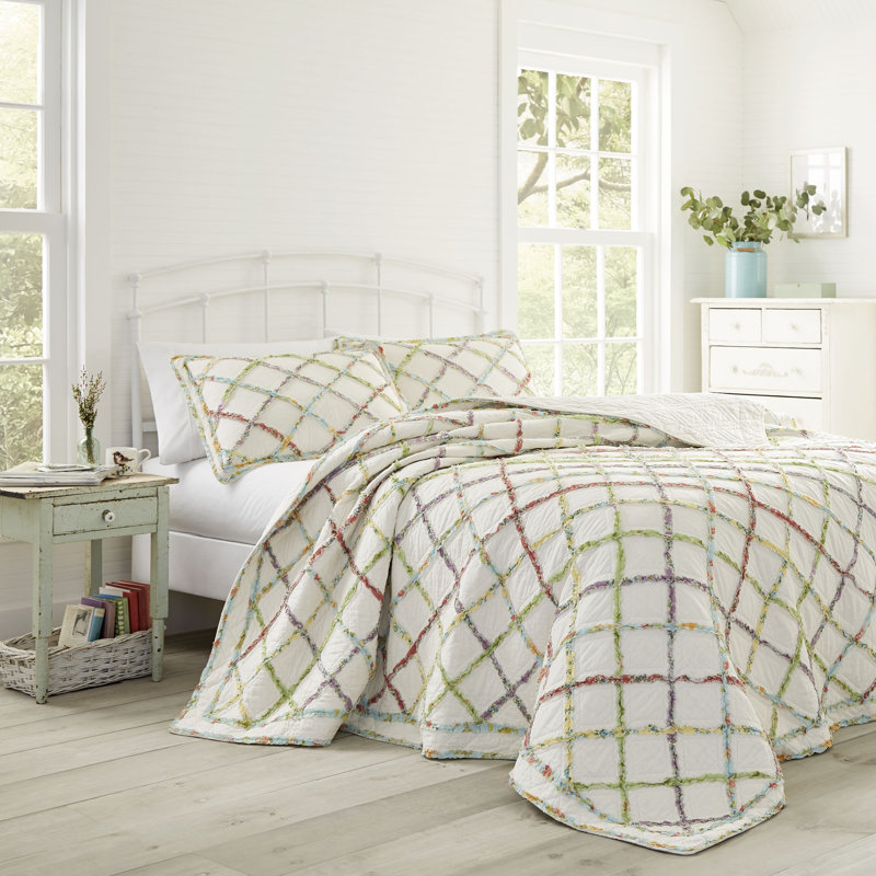 Laura Ashley Ruffle Garden Cotton Quilt Size: Twin