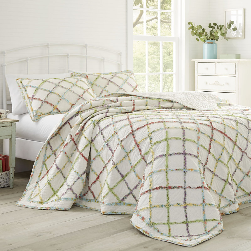 Laura Ashley Ruffle Garden Cotton Quilt Size: King