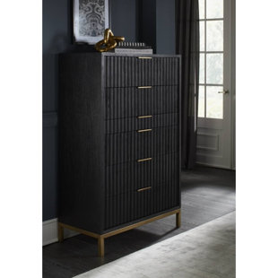 Arnoldsville Scalloped Front 6 Drawer Chest by Everly Quinn