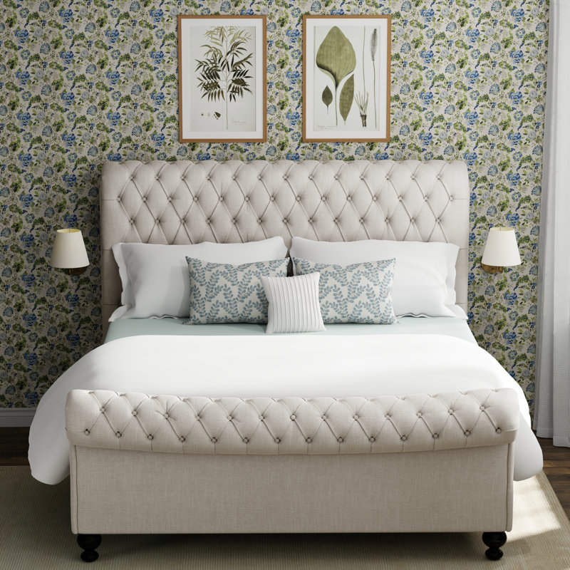 Nicolas Footboard Size: Queen