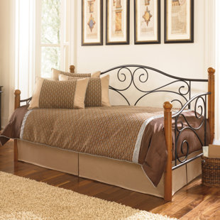 Wolfhurst Daybed by Alcott Hill