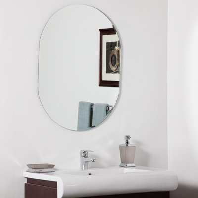Decor Wonderland Khloe Modern Wall Mirror