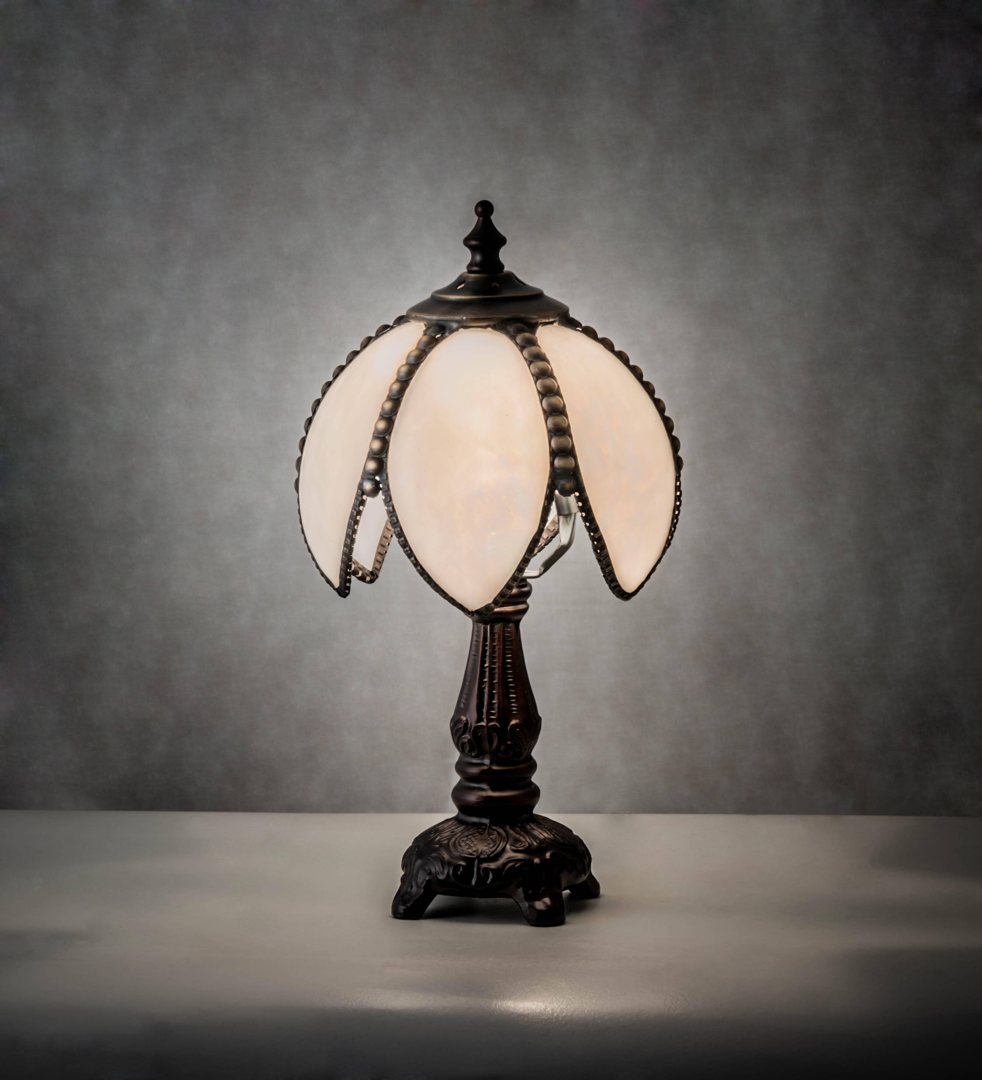 petal table lamp