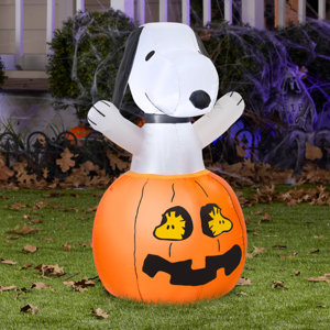 Airblown Snoopy In Pumpkin with Woodstock Inflatable