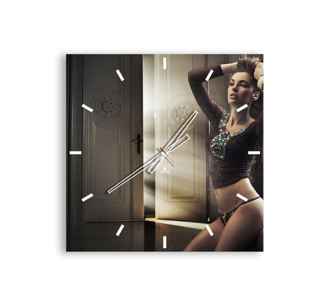 Brayden Studio Analoge Wanduhr Brynne Geräuschlos Größe: 60 cm H x 60 cm B x 0,4 cm T