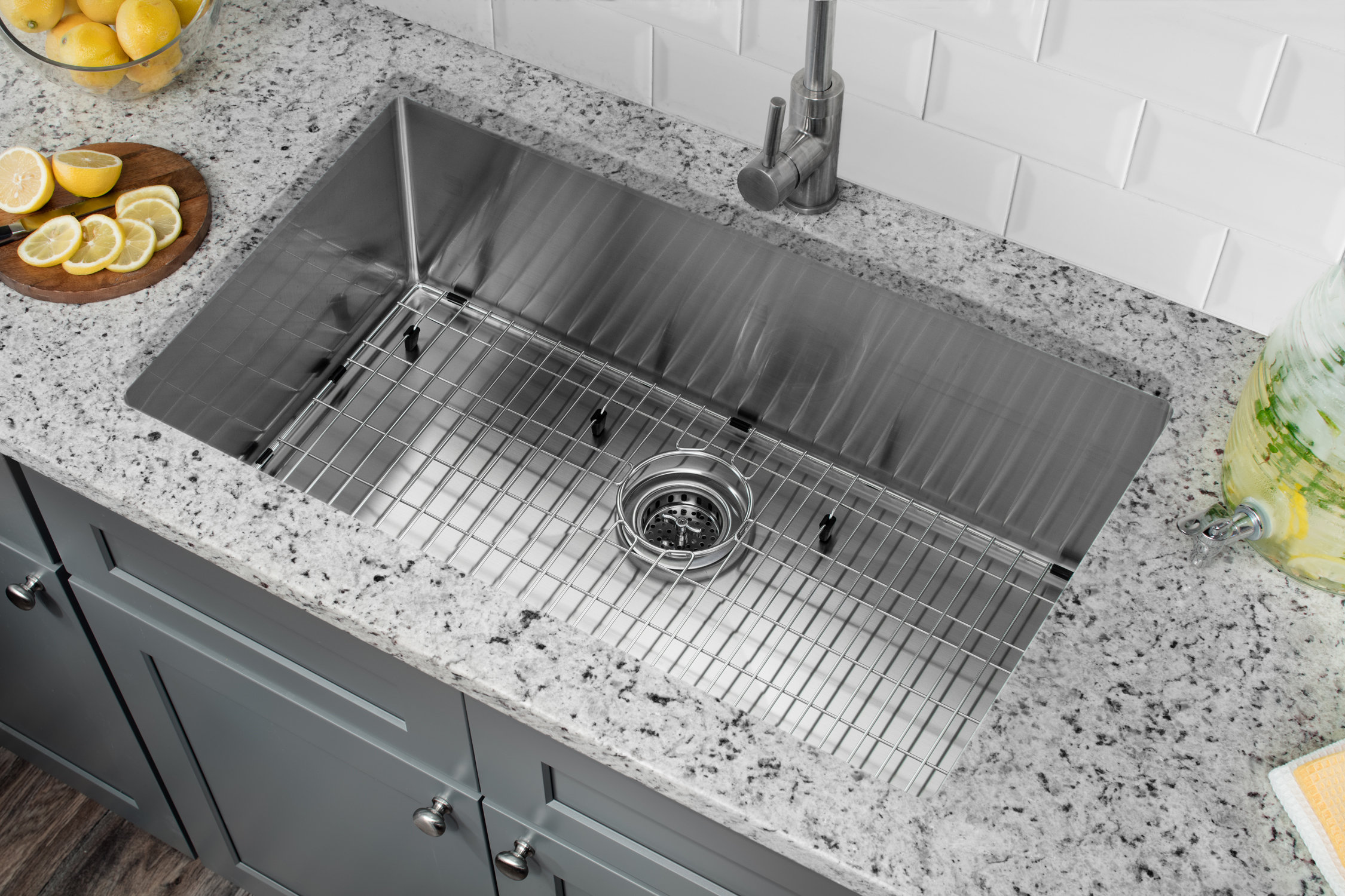 Radius 16 Gauge Stainless Steel 32 X 19 Single Bowl Undermount Kitchen Sink