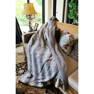 Snow Giraffe Faux Fur Throw Blanket