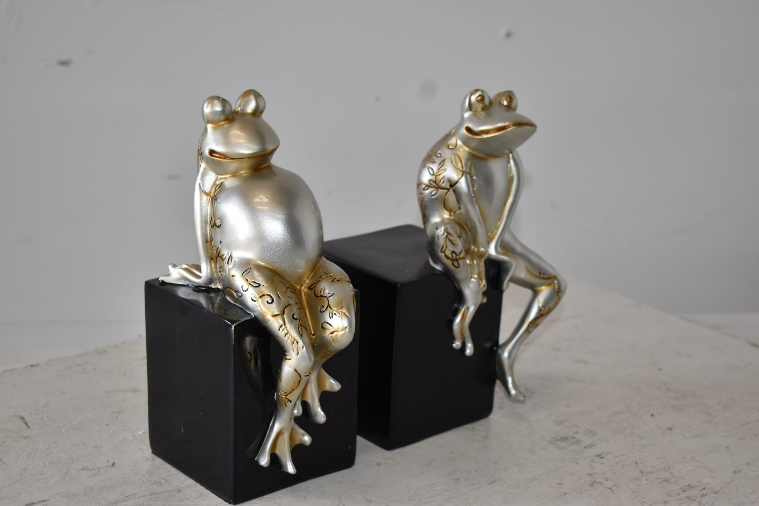 Trinx Faycelles Happy Frogs Sitting On A Cube Statue Wayfair 0783