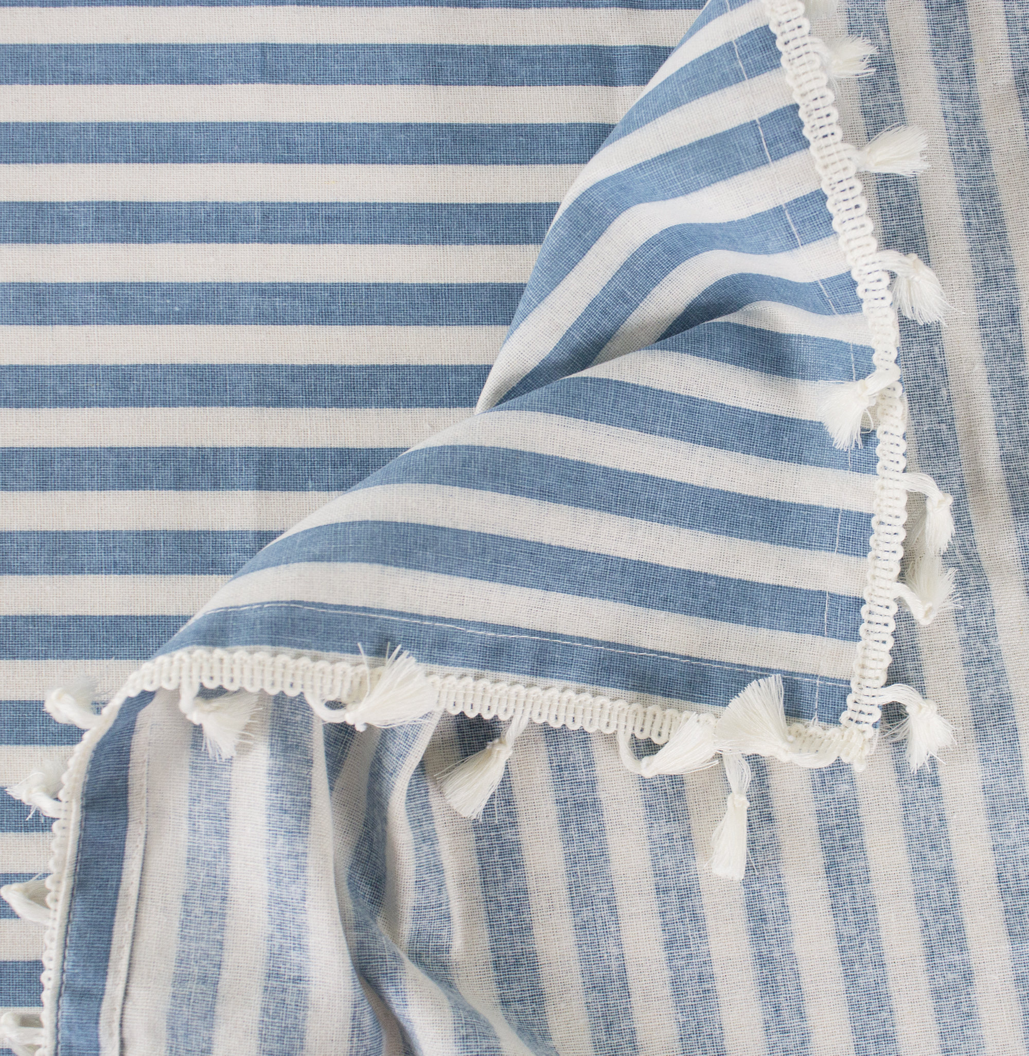 Sizes & Colors Fennco Styles Tassel Cotton Blend Tablecloth 