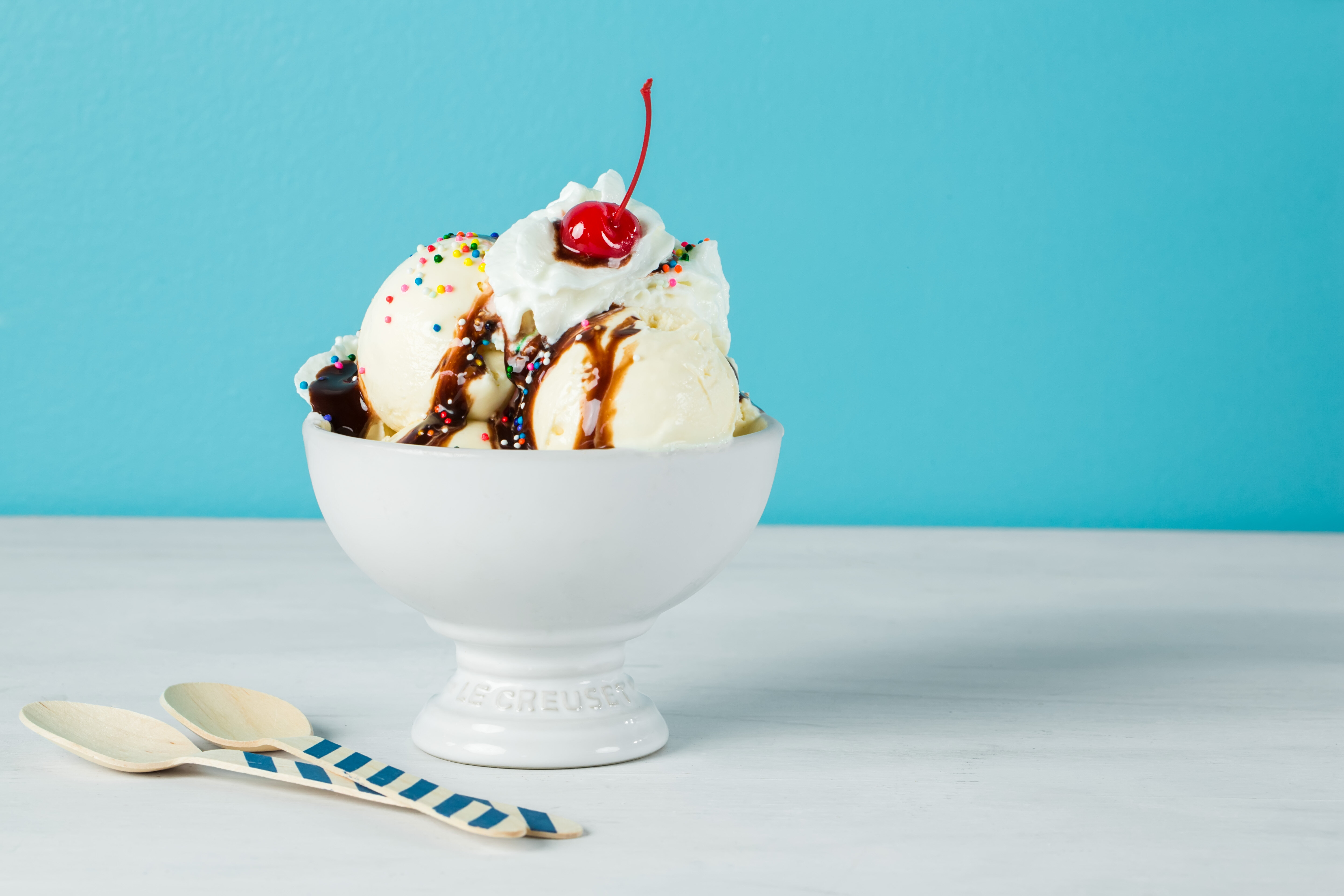 ice cream dessert bowls and spoons