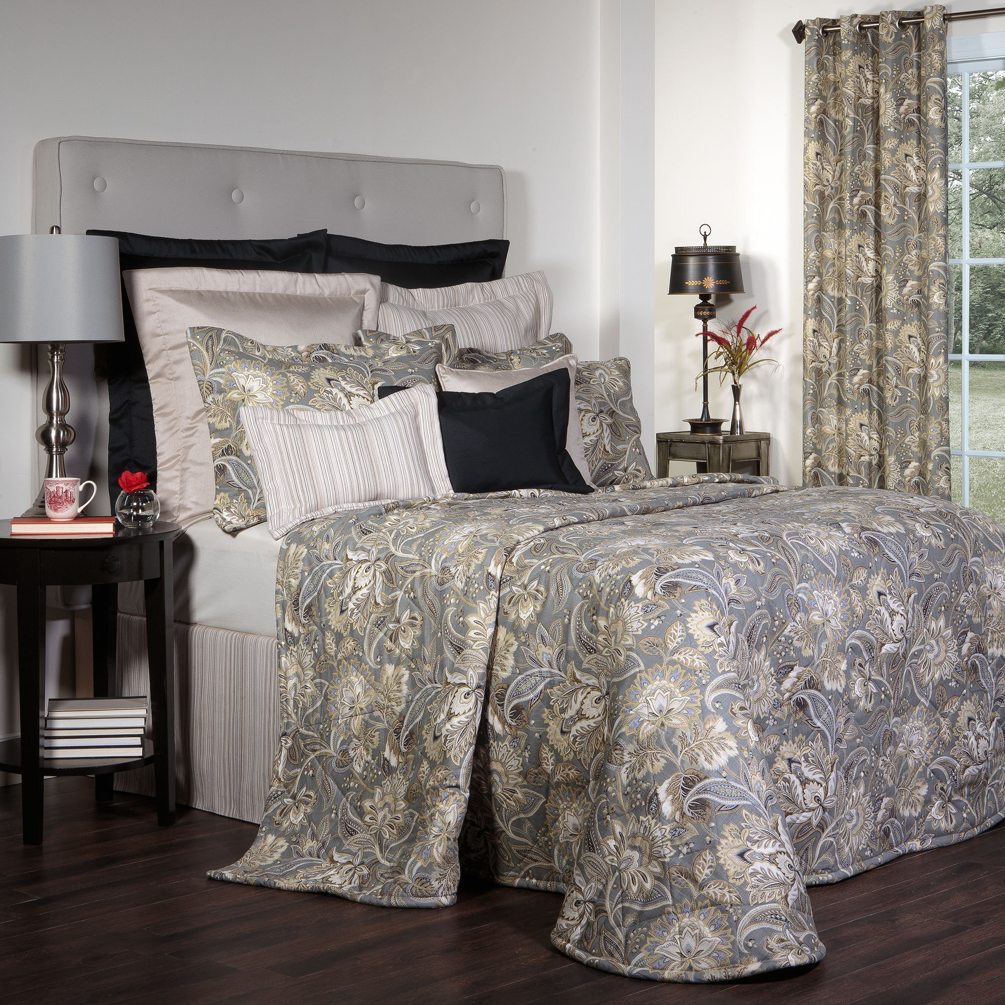 Thomasville At Home Valdosta Gray/Cream/Black Linen Coverlet