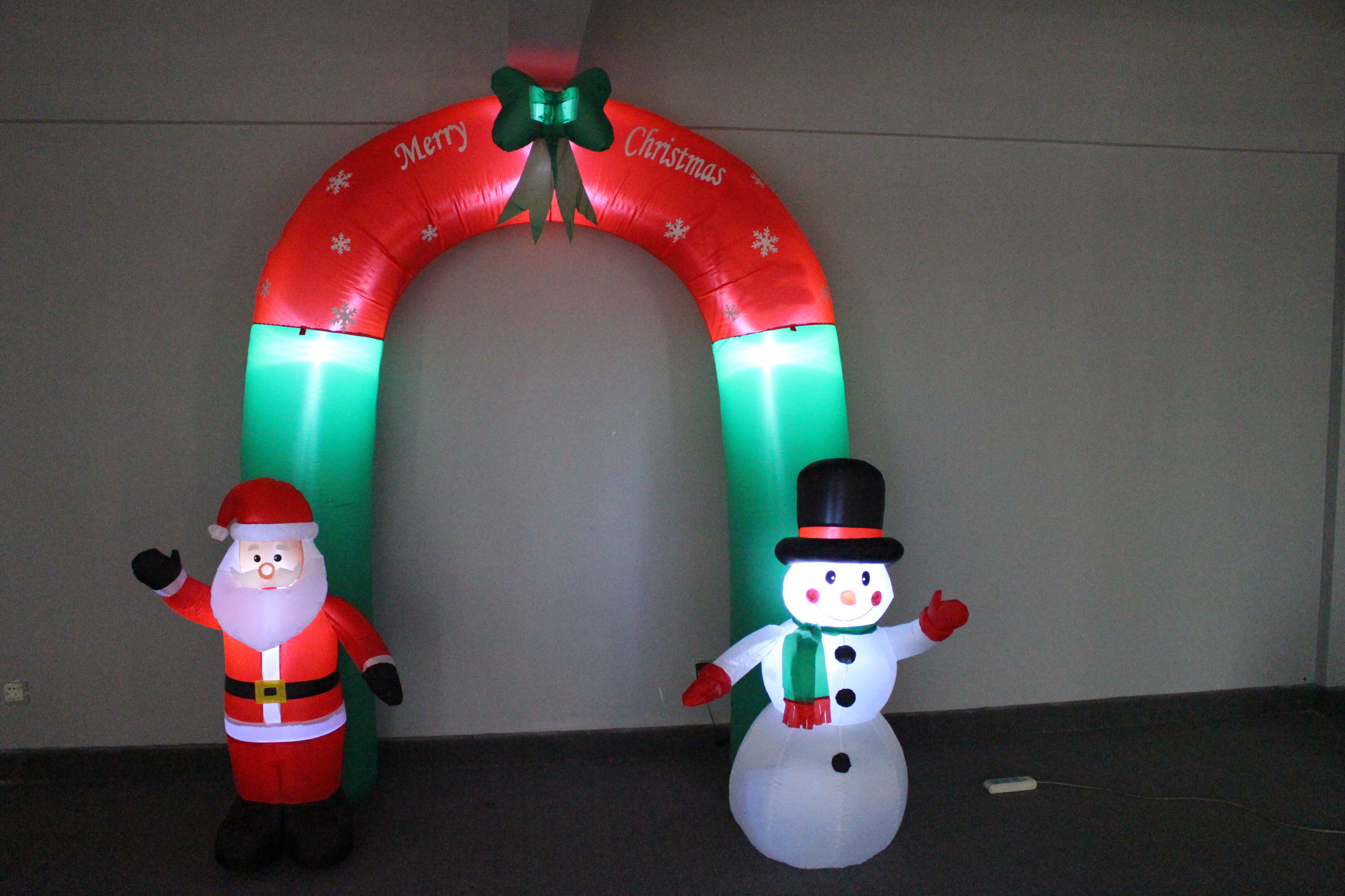 The Holiday Aisle Christmas Santa Claus And Snowman Arch Yard