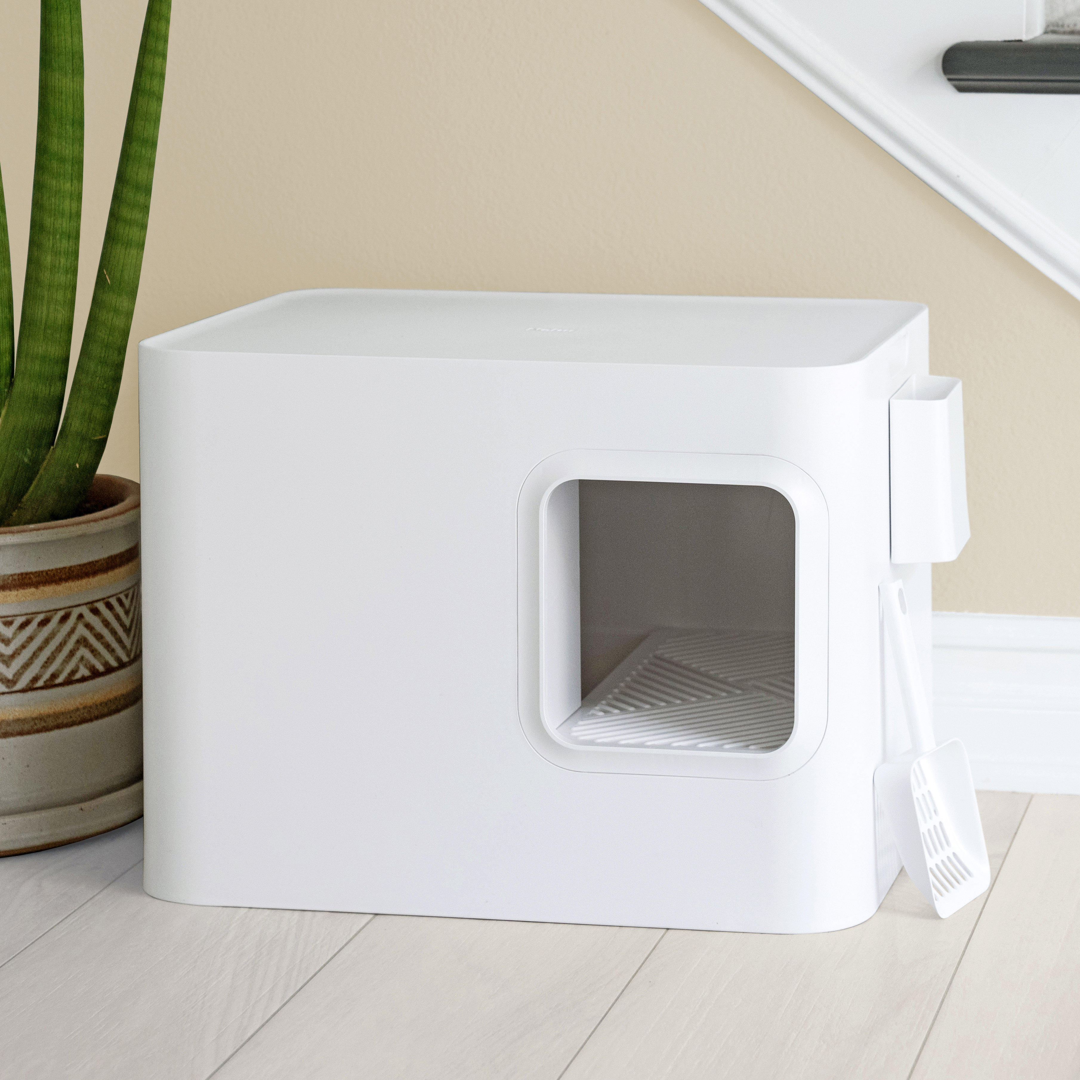 Archie & Oscar™ Plastic Cat Litter Box Enclosure with Scoop & Reviews