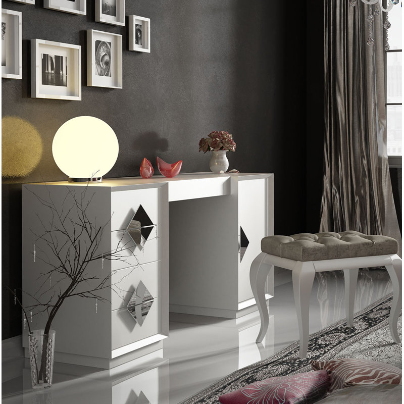 Everly Quinn Kirkwood Bedroom Makeup Vanity Set With Mirror Wayfair