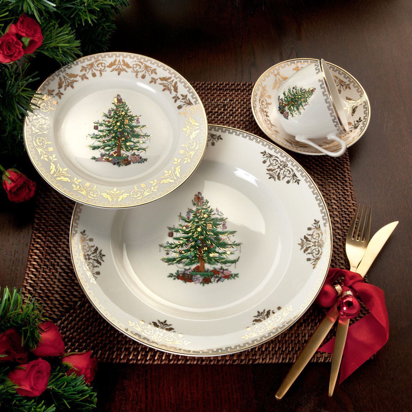 Spode Christmas Tree Gold Porcelain China Dinnerware Set Of 4 