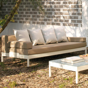Sofa mit Kissen von Geese