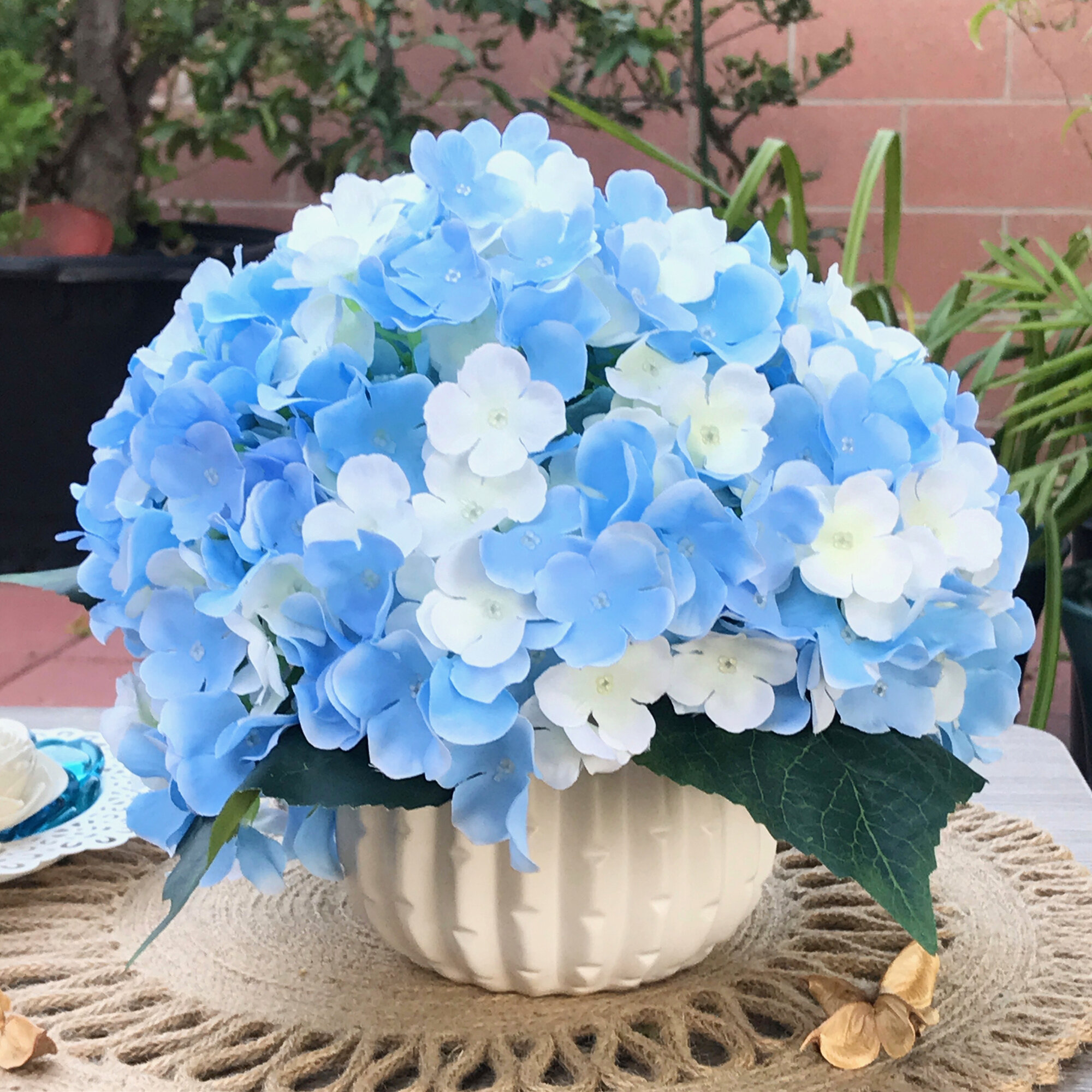 Featured image of post Blue Floral Arrangements Centerpieces