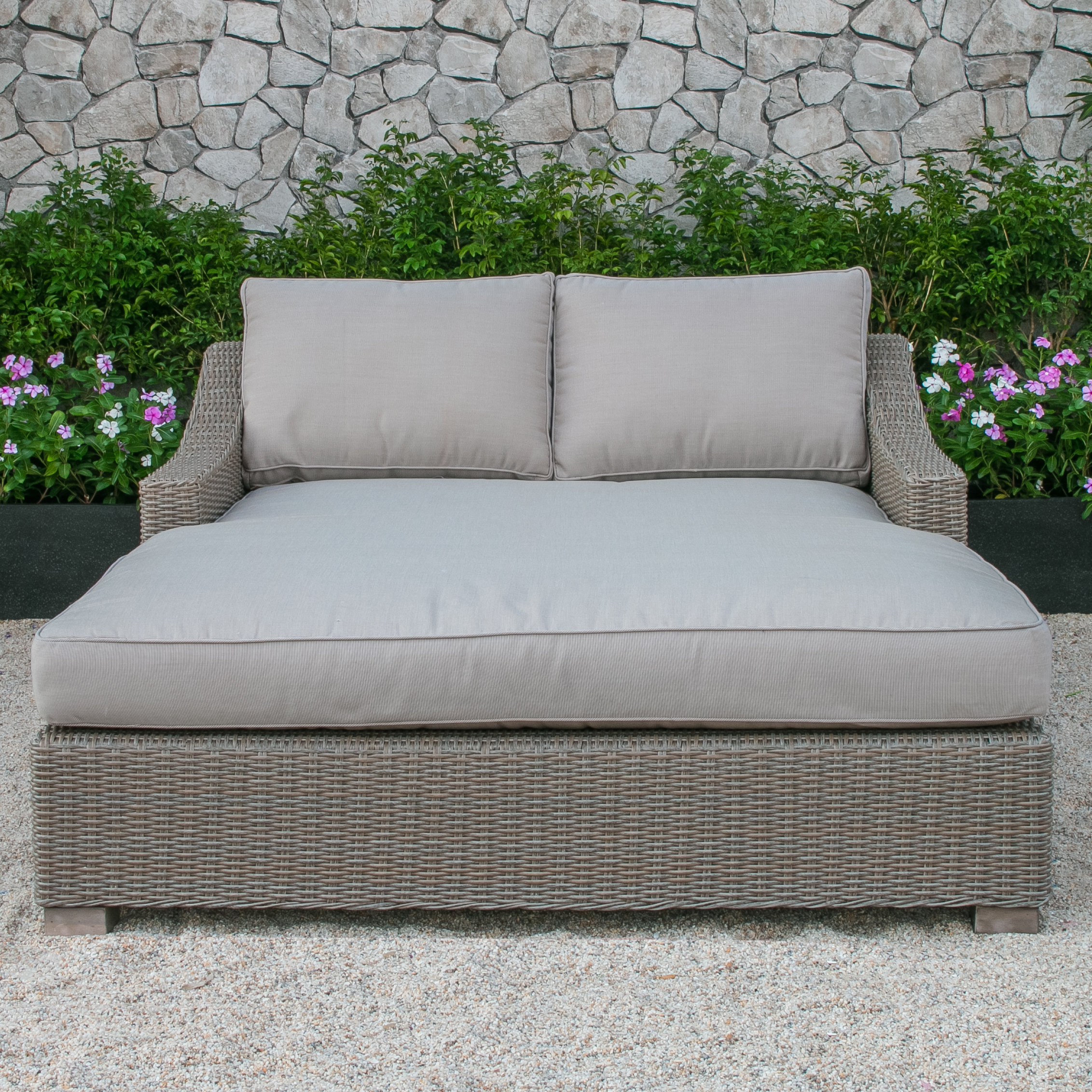 Rosecliff Heights Highlandville 59 Wide Outdoor Wicker Patio Daybed Reviews Wayfair