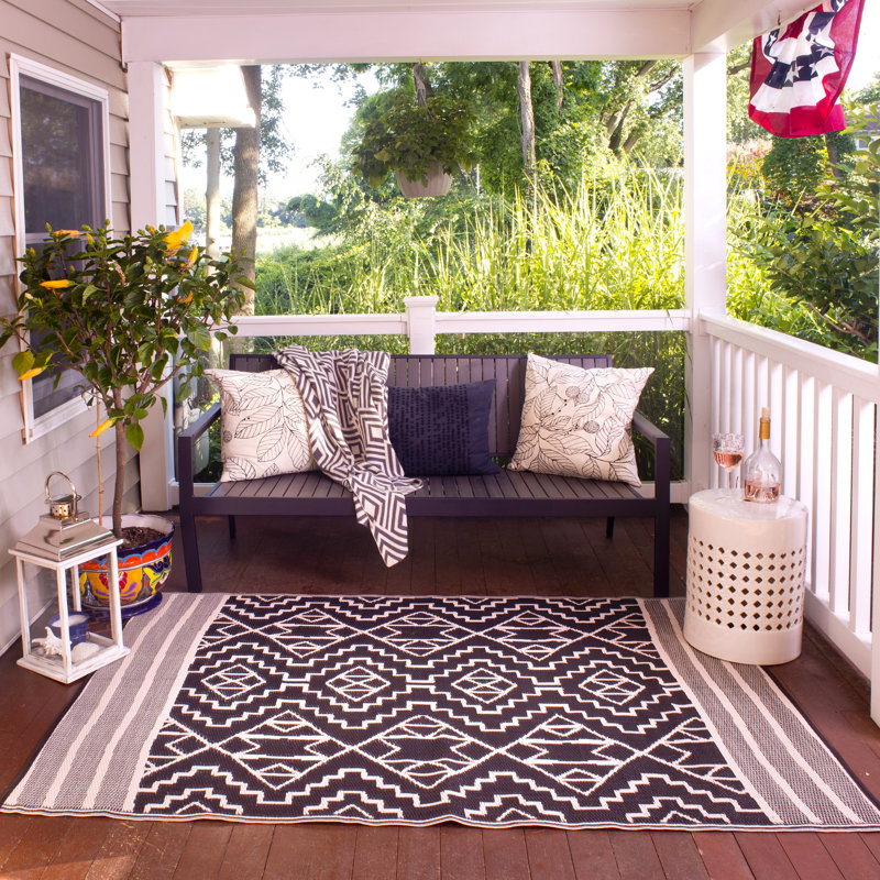 Union Rustic Tayler Indoor/Outdoor Black/Beige Area Rug ...