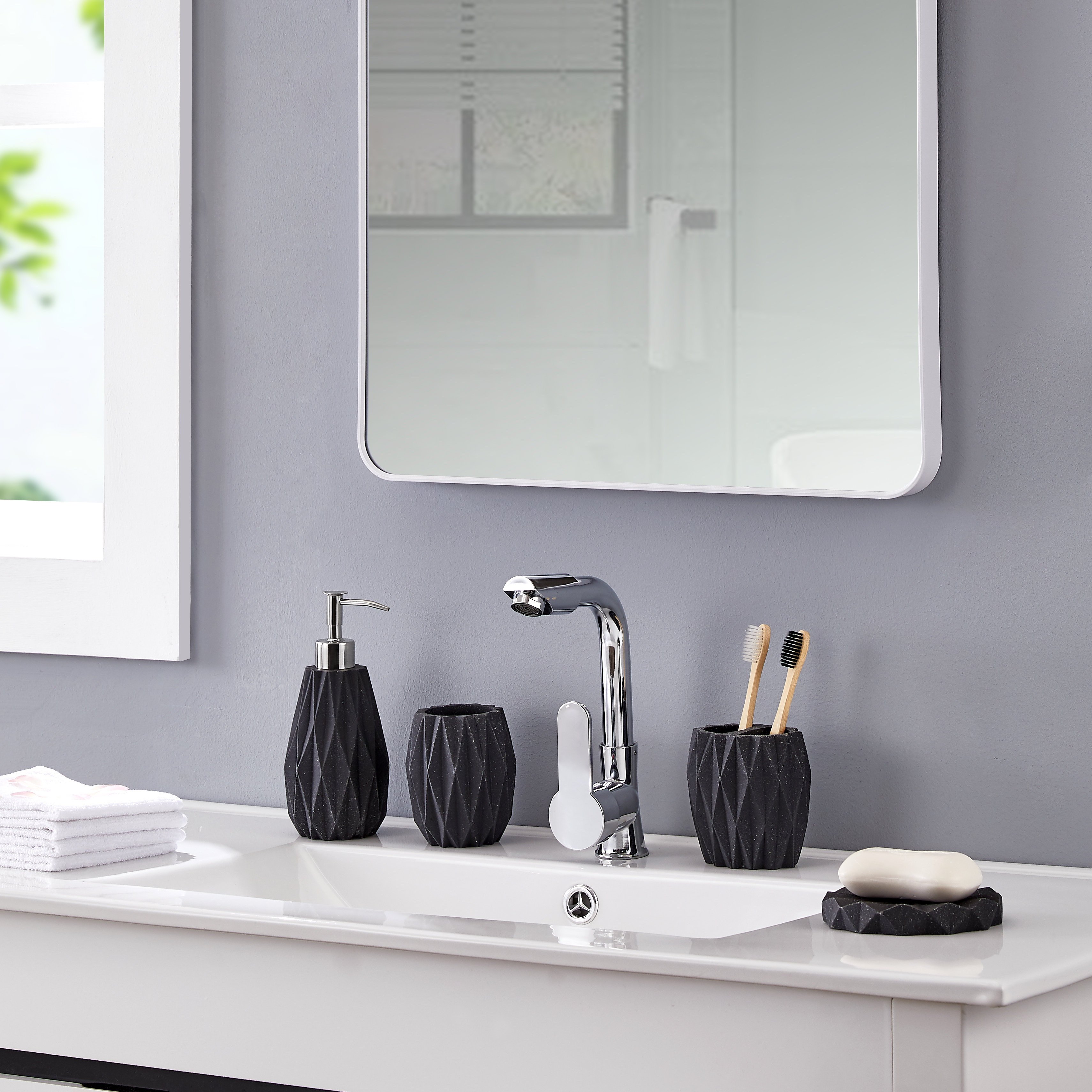 Ivy Bronx Diamond 4 Piece Bath Accessories Set