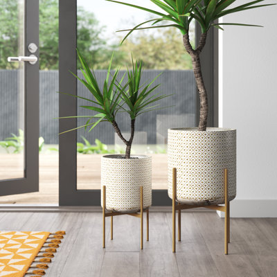 Lacey Round Metal Transitional Indoor Pot Planter Set
