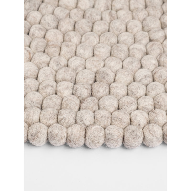 Myfelt Handgefertigter Filzkugel Teppich Bela In Beige Wayfair De