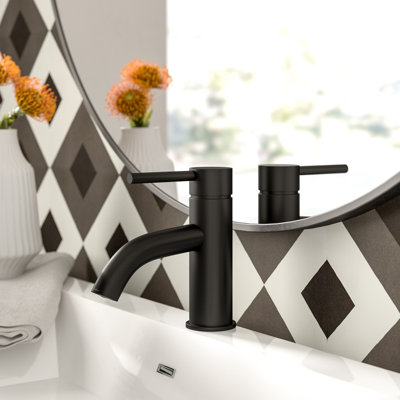 Kingston Brass Concord Single-Handle 1-Hole Deck Mount Bathroom Faucet with Push Pop-Up