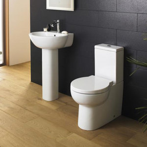 Badezimmer-Set Darwin mit Waschtischarmatur von ..