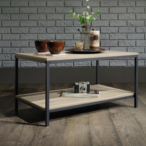 Couchtisch Yorba Linda mit Stauraum von LoftDesi..