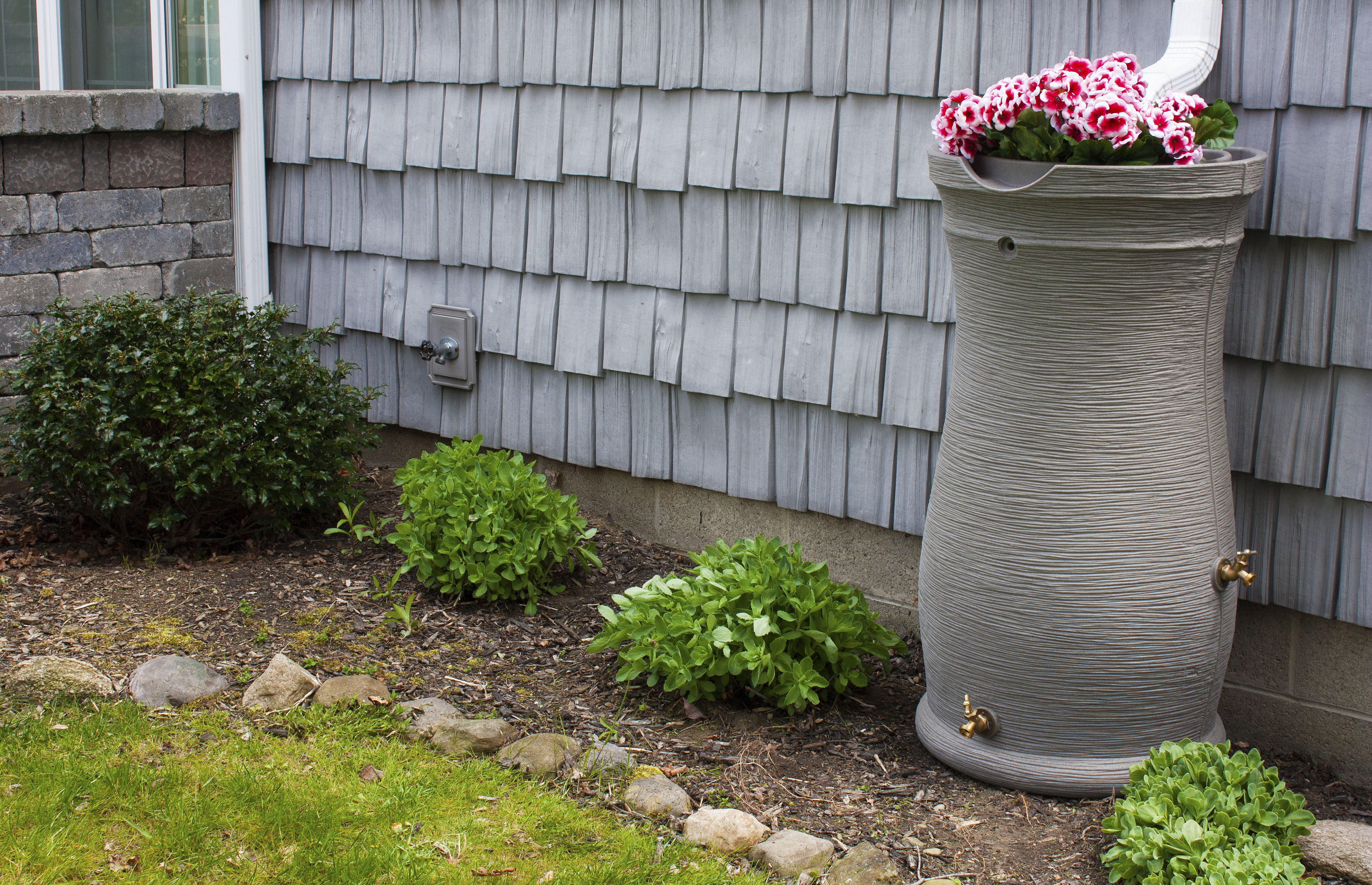 Polyethylene with Built-In UV Inhibitors and Planter Top Rain Catcher 40 Gal