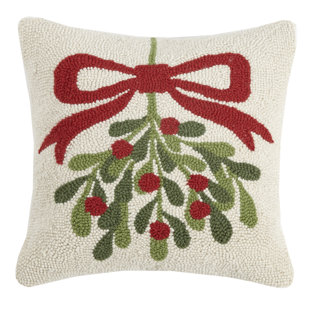 hooked christmas pillows