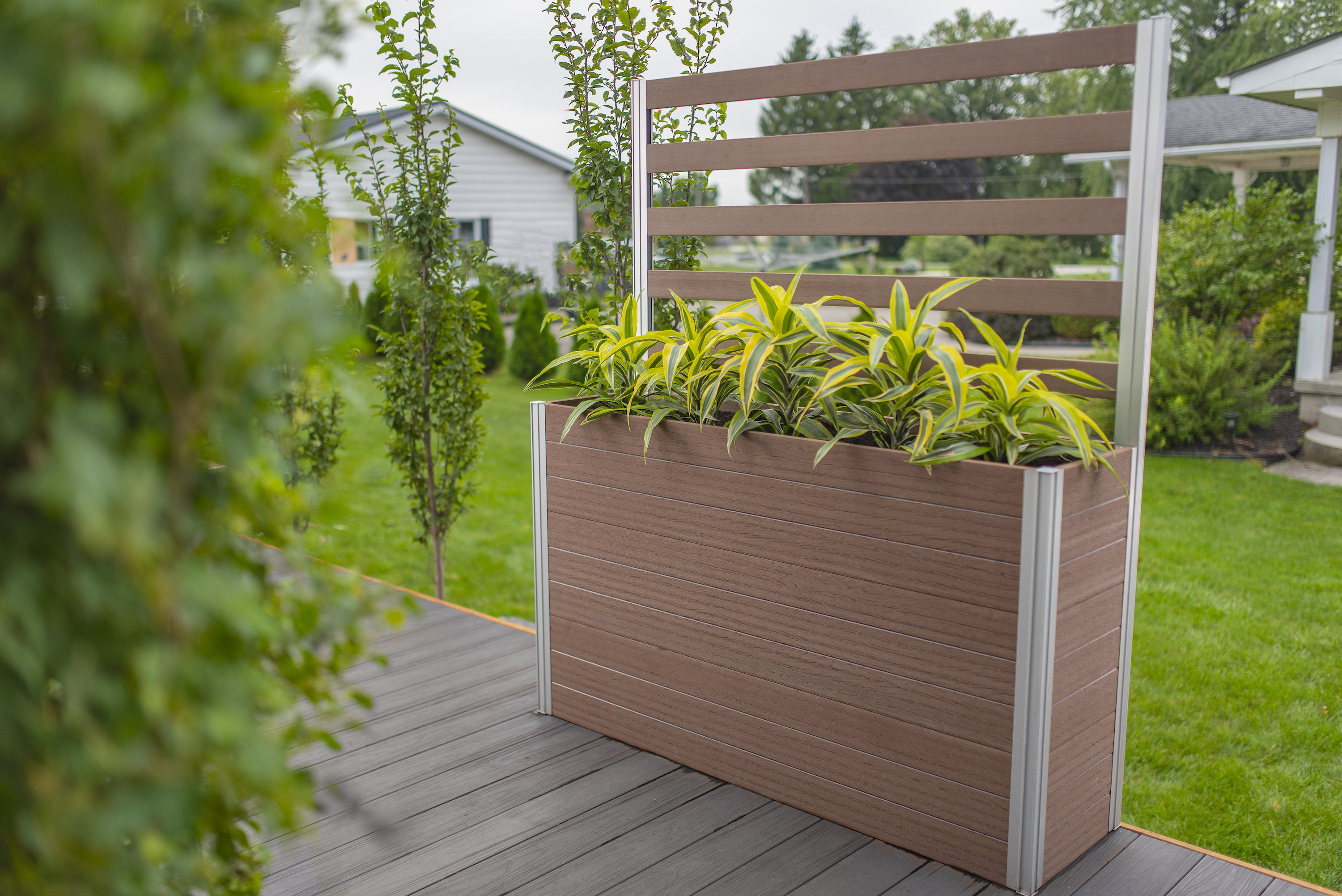 Vita Urbana Composite Plastic Planter Box with Trellis & Reviews Wayfair