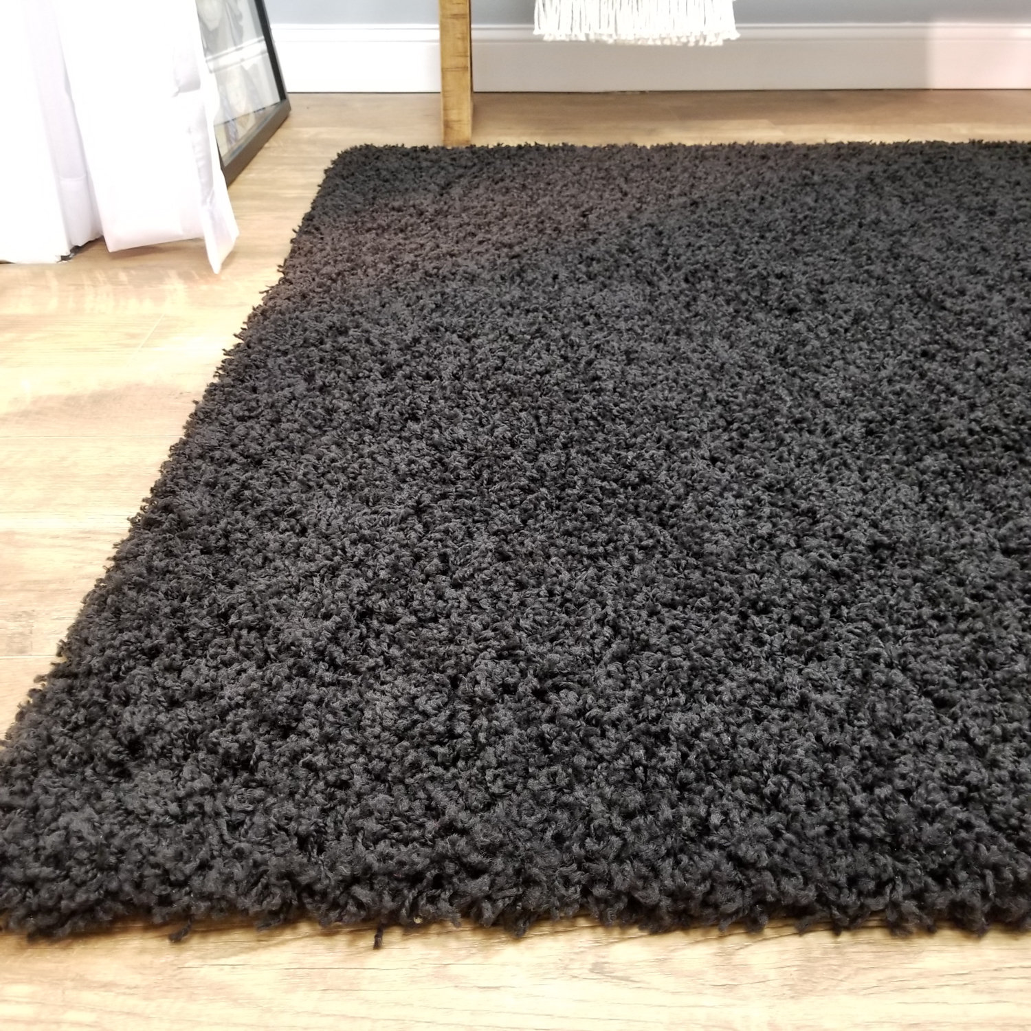 Han Single Solid Black Area Rug