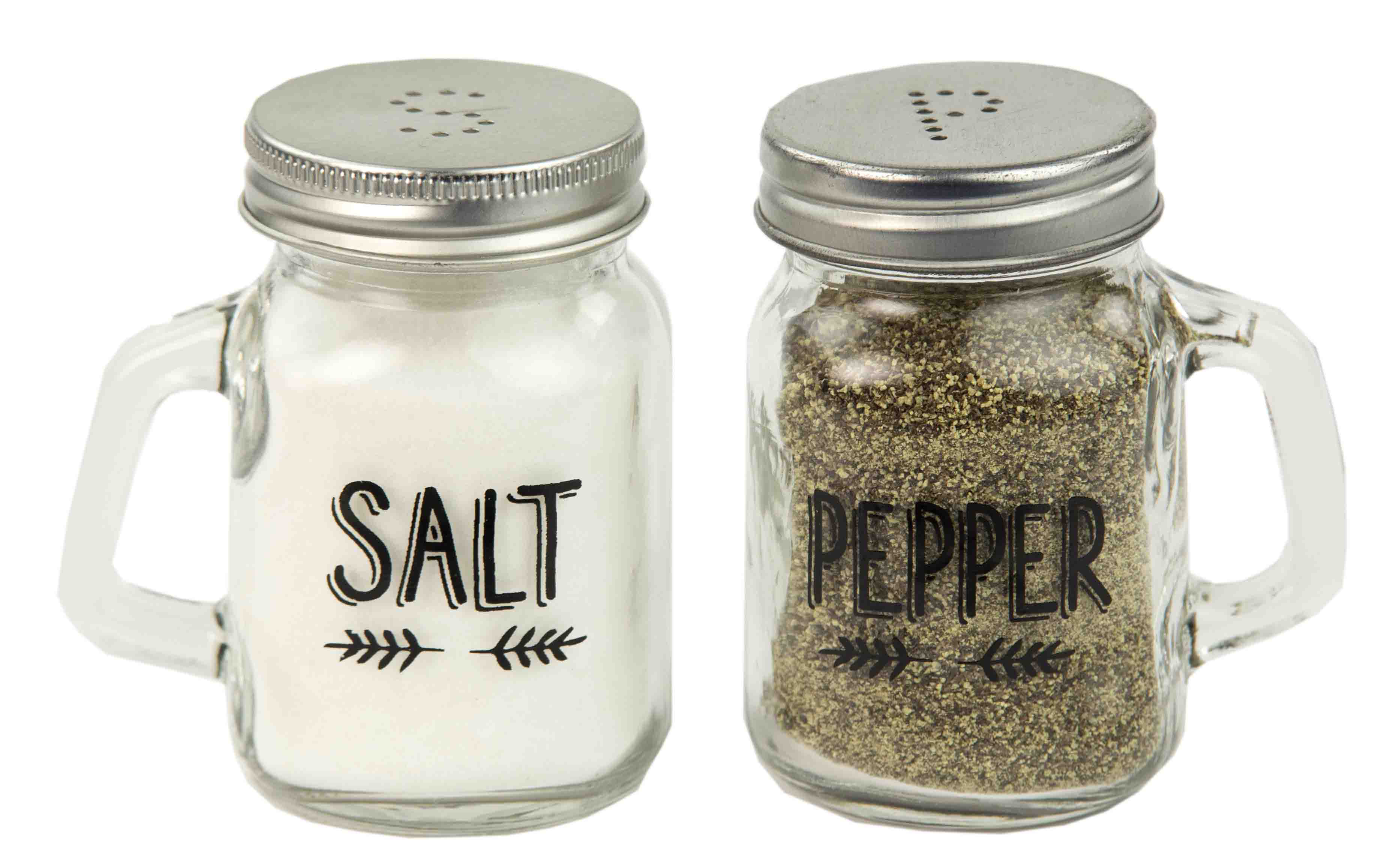 1 salt shaker // salt and pepper