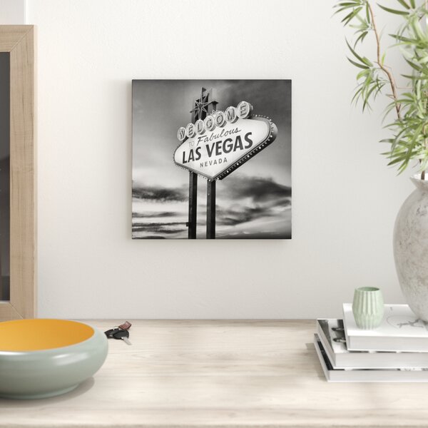 East Urban Home Leinwandbild Las Vegas Schild in der ...