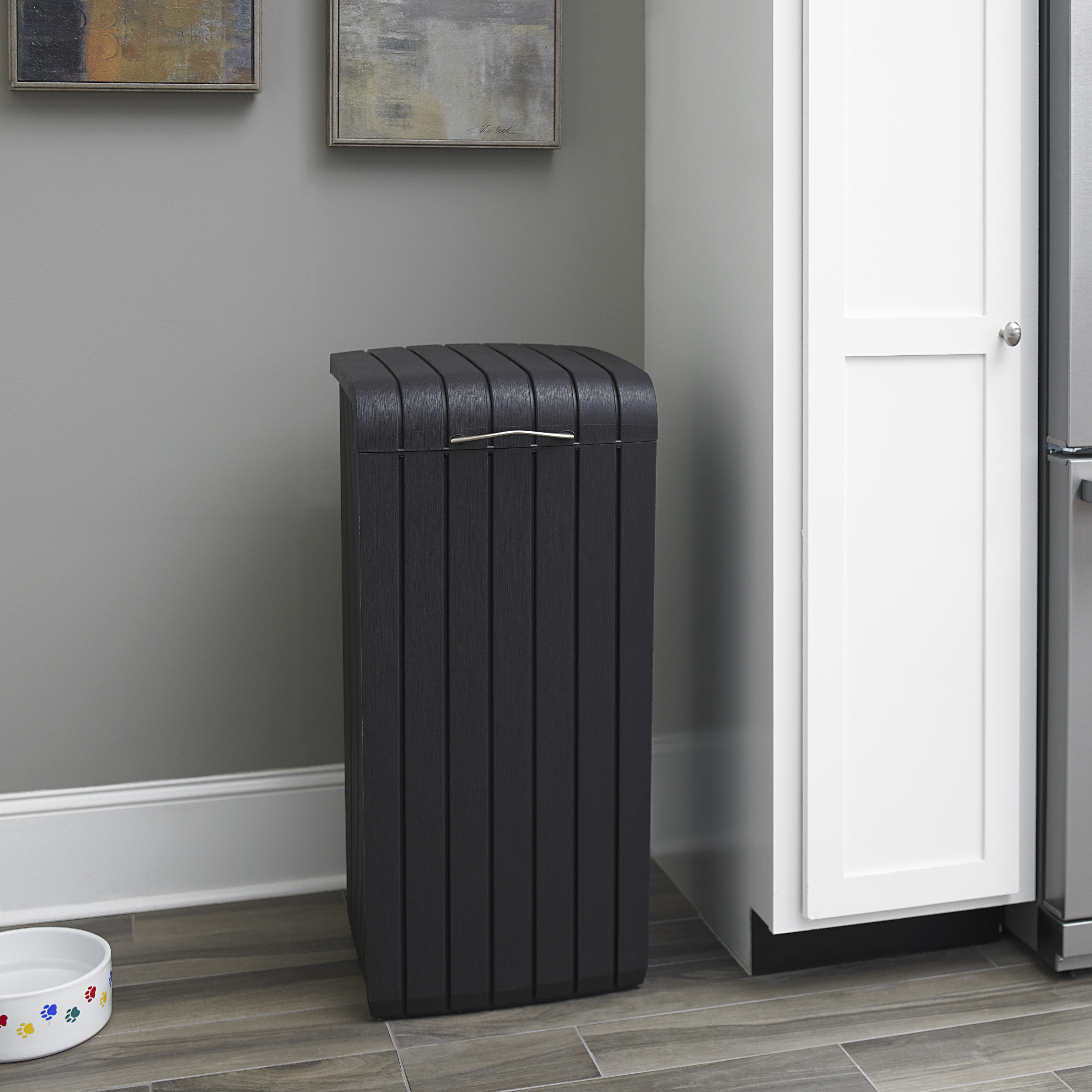 Keter Copenhagen Wood look 30 Gallon Trash Can with Lid for Indoor