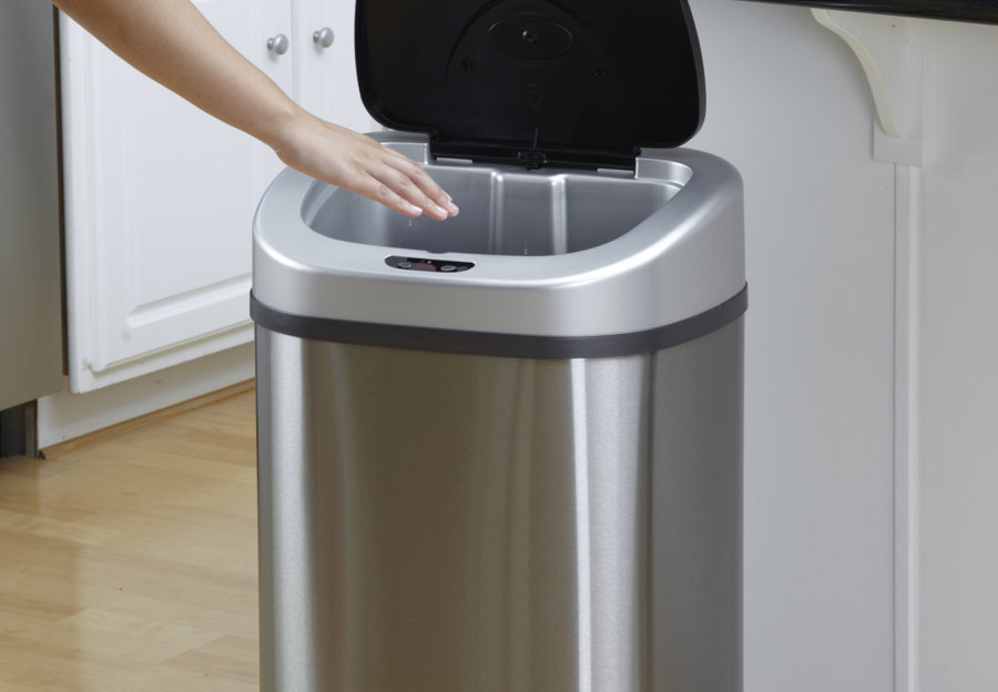Motion Sensor Trash Can by Rebrilliant