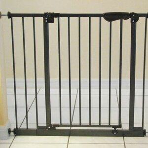 Auto Close Pet Gate with 2 Extensions